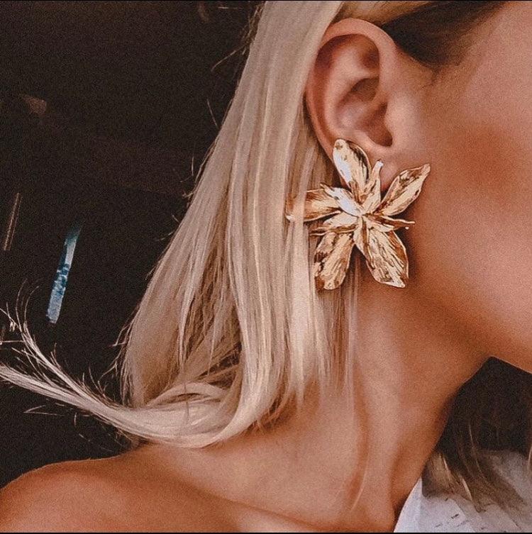 Gold flower bloom earrings